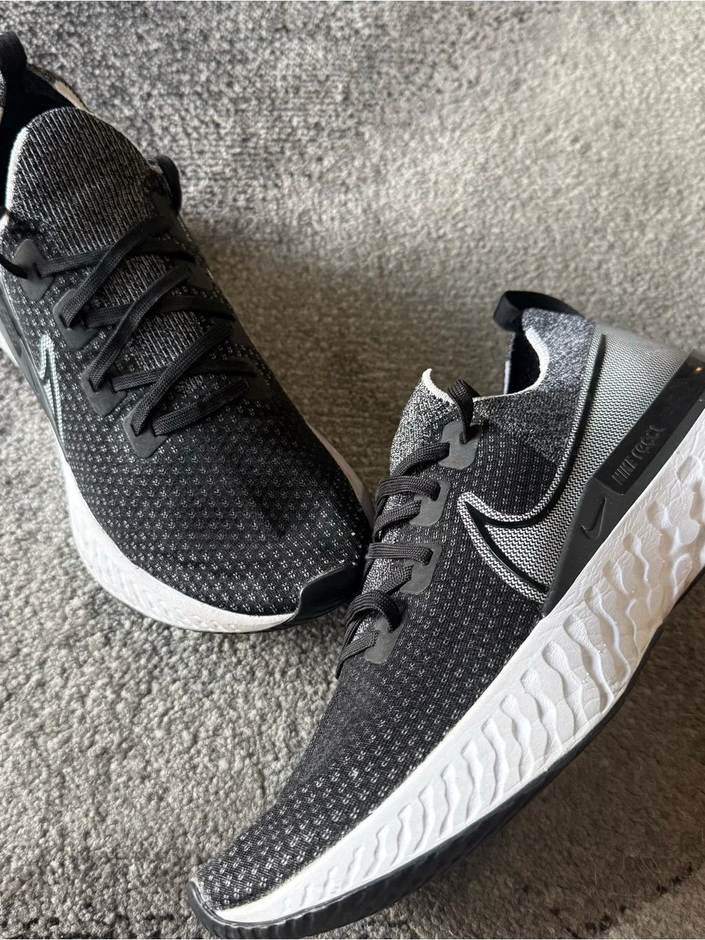 Nike Men's Black and White Knit Running Shoes